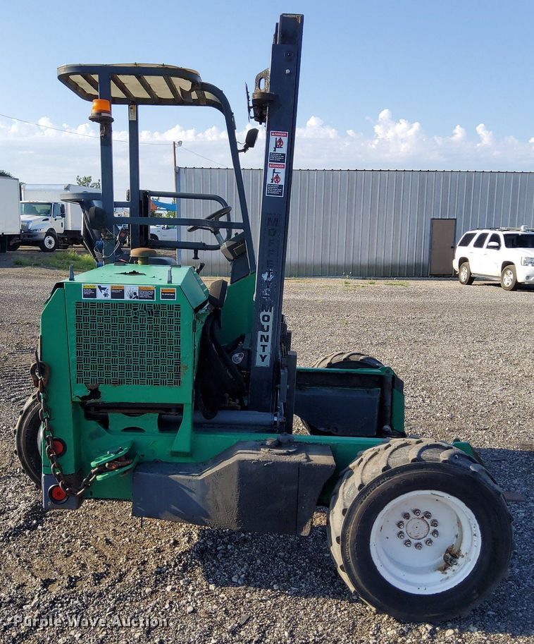 image for item KW9032 1999 Moffett M4000E  forklift