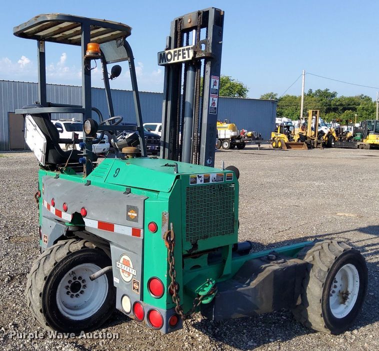 image for item KW9032 1999 Moffett M4000E  forklift