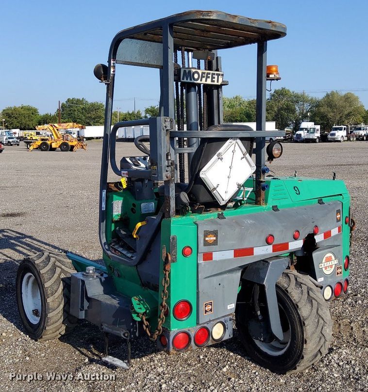 image for item KW9032 1999 Moffett M4000E  forklift
