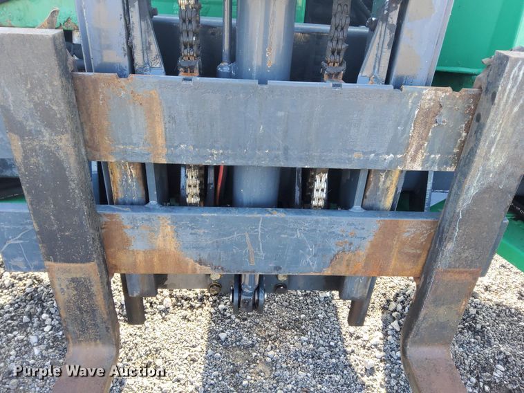 image for item KW9032 1999 Moffett M4000E  forklift