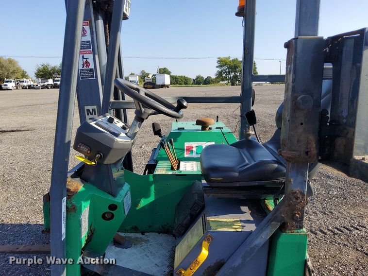 image for item KW9032 1999 Moffett M4000E  forklift