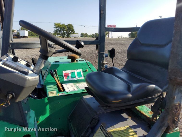 image for item KW9032 1999 Moffett M4000E  forklift