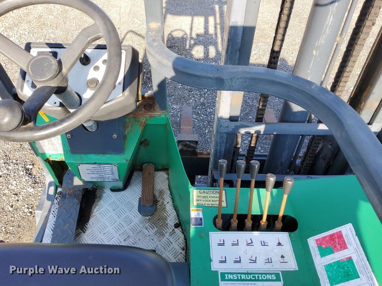 image for item KW9032 1999 Moffett M4000E  forklift