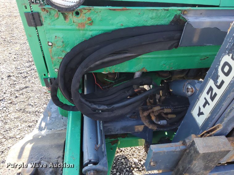 image for item KW9032 1999 Moffett M4000E  forklift