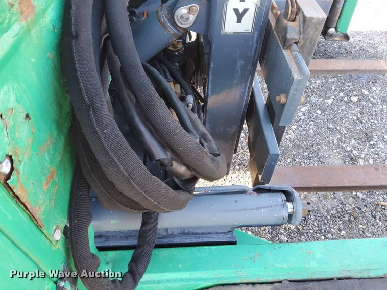 image for item KW9032 1999 Moffett M4000E  forklift