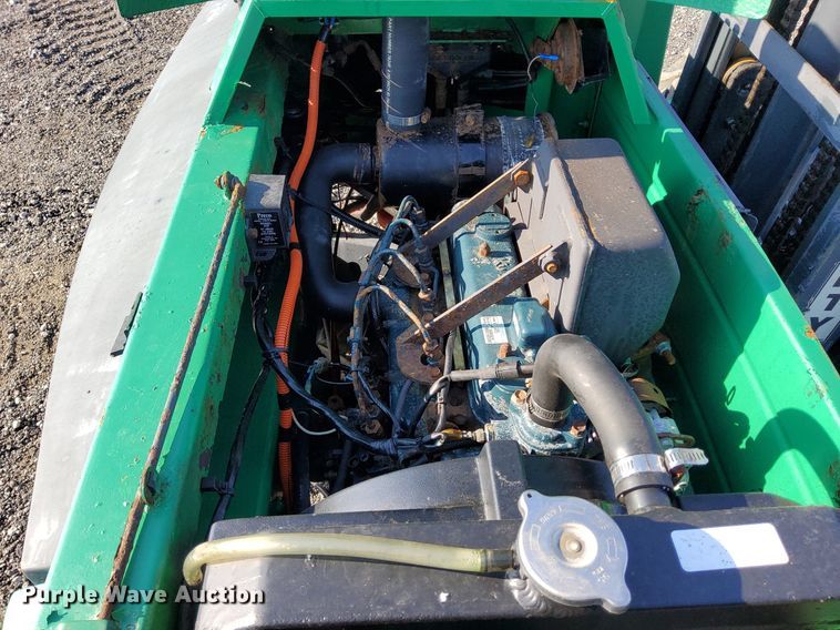 image for item KW9032 1999 Moffett M4000E  forklift