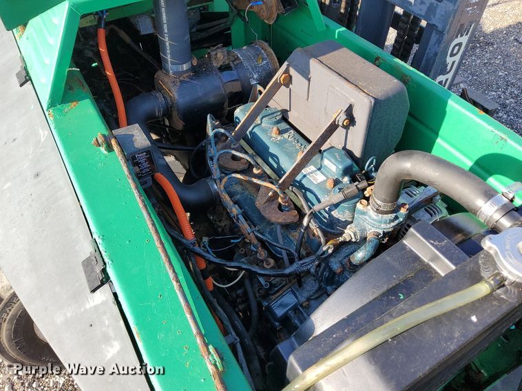 image for item KW9032 1999 Moffett M4000E  forklift