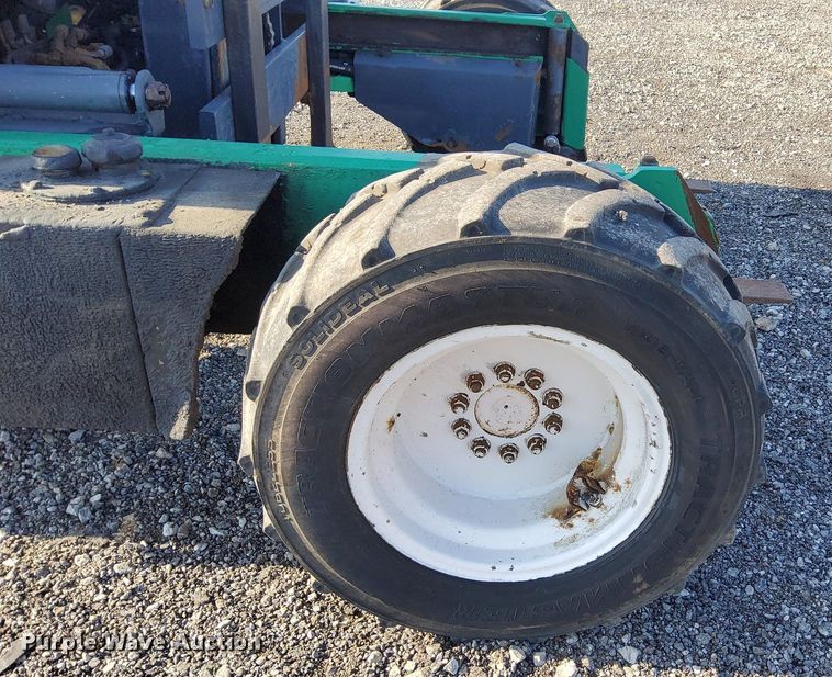 image for item KW9032 1999 Moffett M4000E  forklift