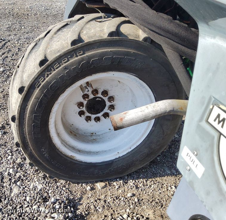 image for item KW9032 1999 Moffett M4000E  forklift