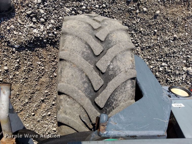 image for item KW9032 1999 Moffett M4000E  forklift