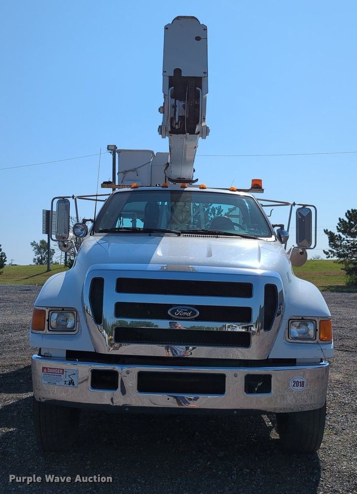 image for item KW9040 2005 Ford F750 Super Duty  bucket truck