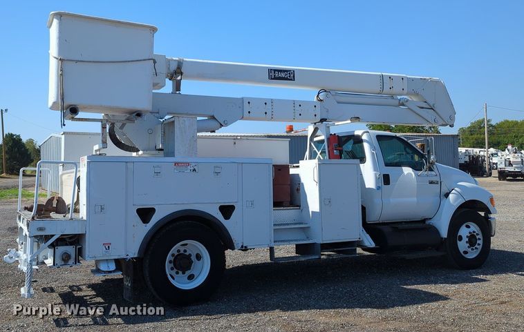 image for item KW9040 2005 Ford F750 Super Duty  bucket truck