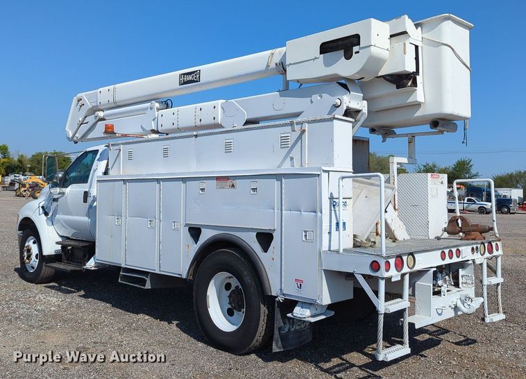 image for item KW9040 2005 Ford F750 Super Duty  bucket truck