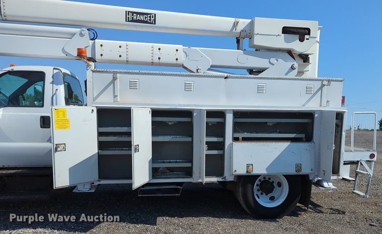 image for item KW9040 2005 Ford F750 Super Duty  bucket truck
