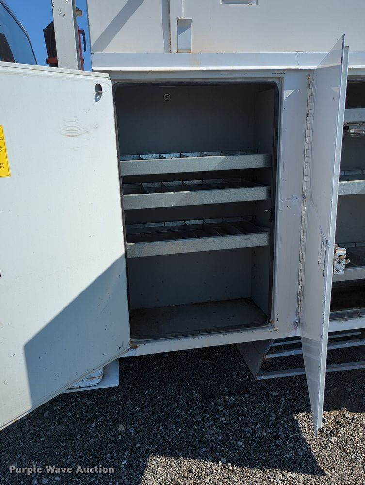 image for item KW9040 2005 Ford F750 Super Duty  bucket truck