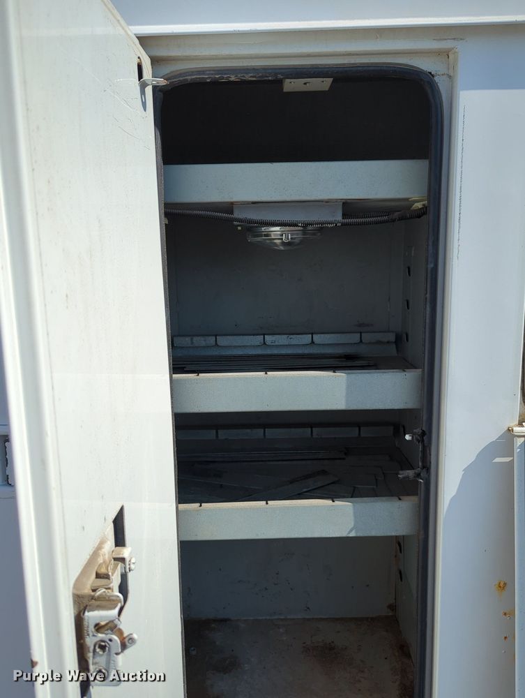 image for item KW9040 2005 Ford F750 Super Duty  bucket truck