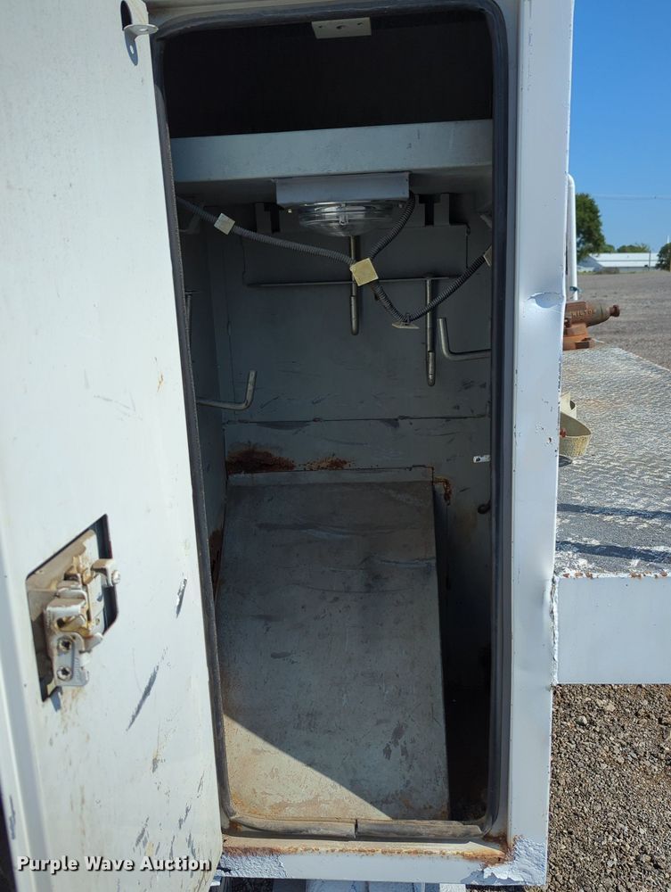 image for item KW9040 2005 Ford F750 Super Duty  bucket truck