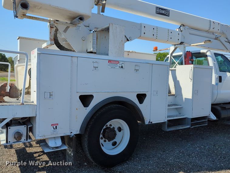 image for item KW9040 2005 Ford F750 Super Duty  bucket truck