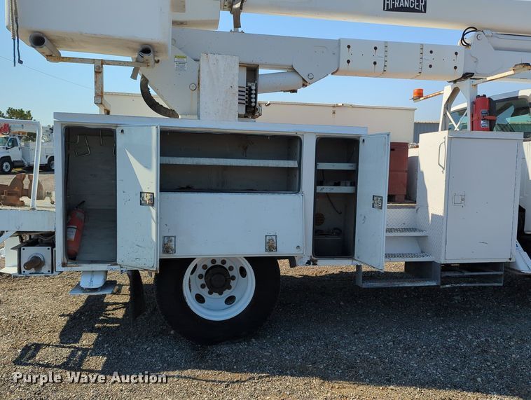 image for item KW9040 2005 Ford F750 Super Duty  bucket truck