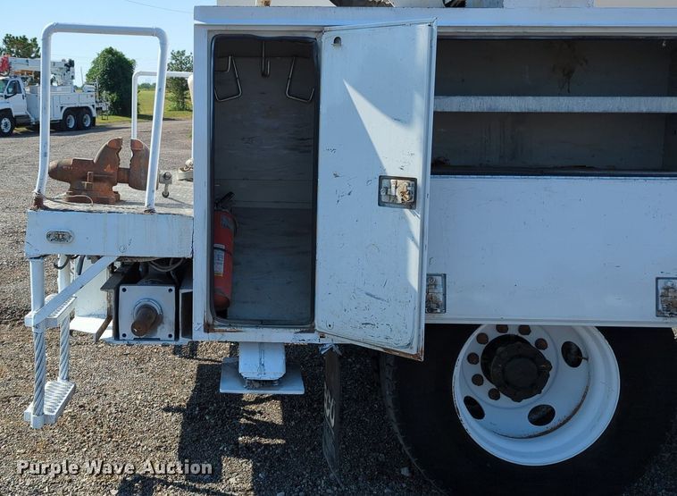 image for item KW9040 2005 Ford F750 Super Duty  bucket truck