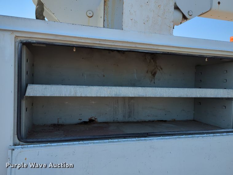 image for item KW9040 2005 Ford F750 Super Duty  bucket truck