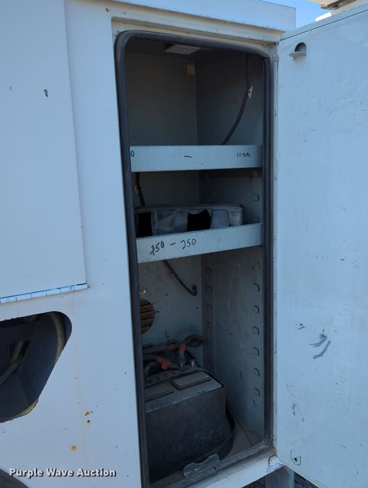 image for item KW9040 2005 Ford F750 Super Duty  bucket truck