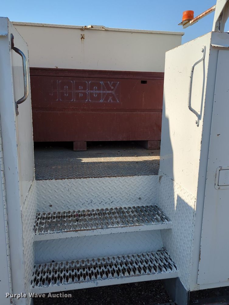 image for item KW9040 2005 Ford F750 Super Duty  bucket truck