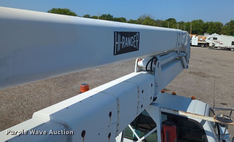 image for item KW9040 2005 Ford F750 Super Duty  bucket truck
