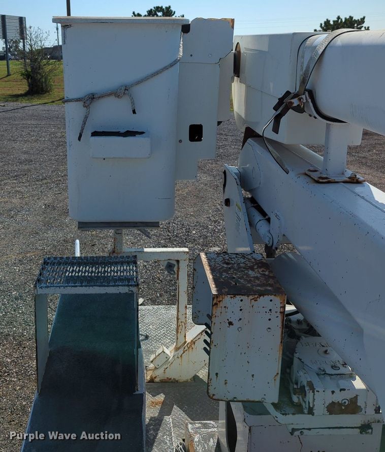 image for item KW9040 2005 Ford F750 Super Duty  bucket truck