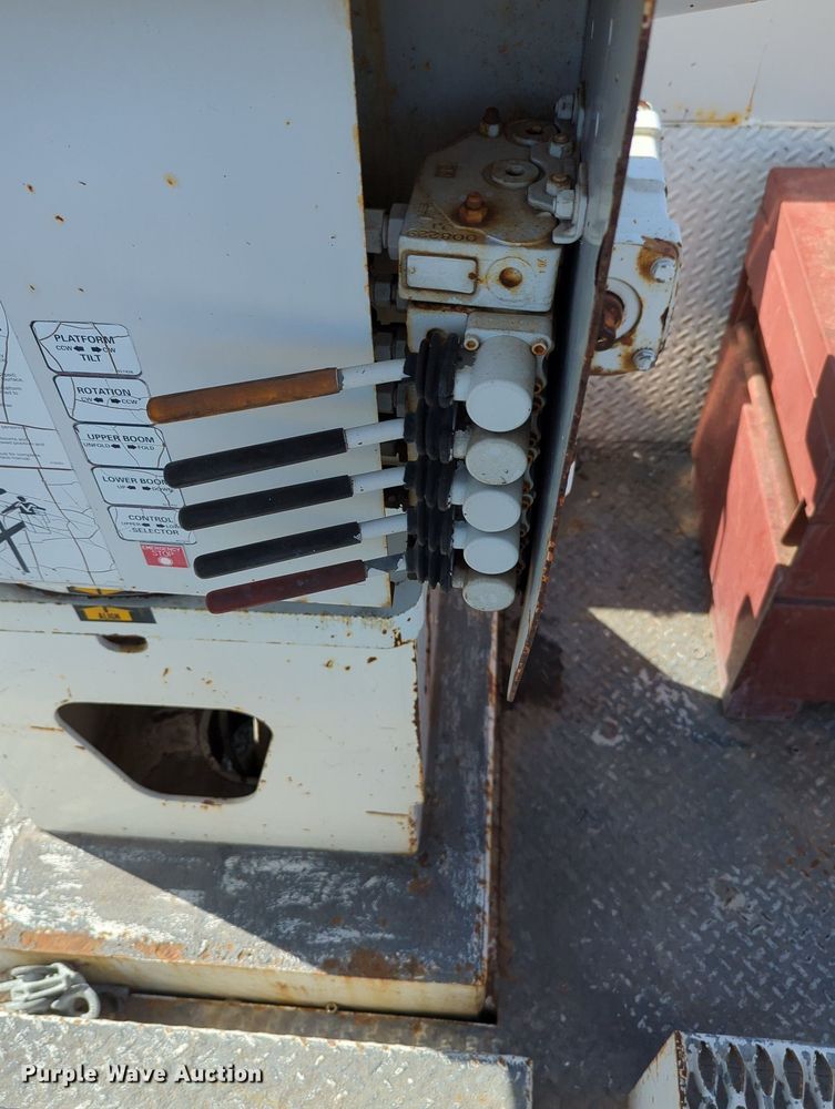 image for item KW9040 2005 Ford F750 Super Duty  bucket truck