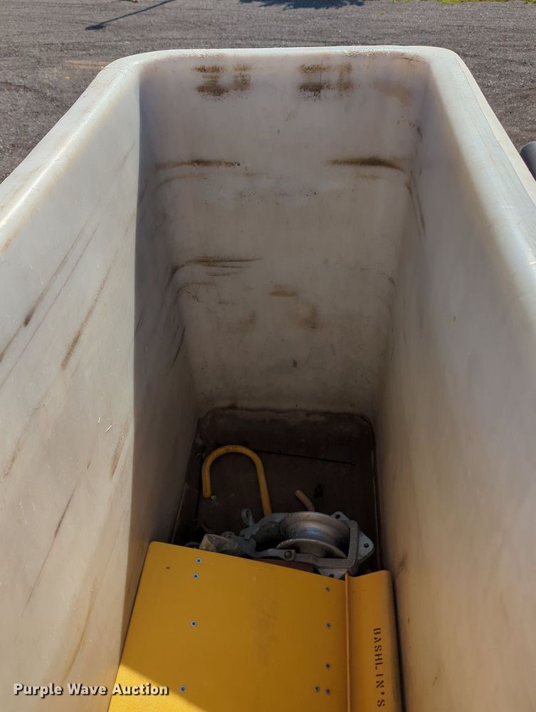 image for item KW9040 2005 Ford F750 Super Duty  bucket truck