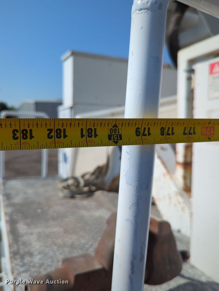 image for item KW9040 2005 Ford F750 Super Duty  bucket truck