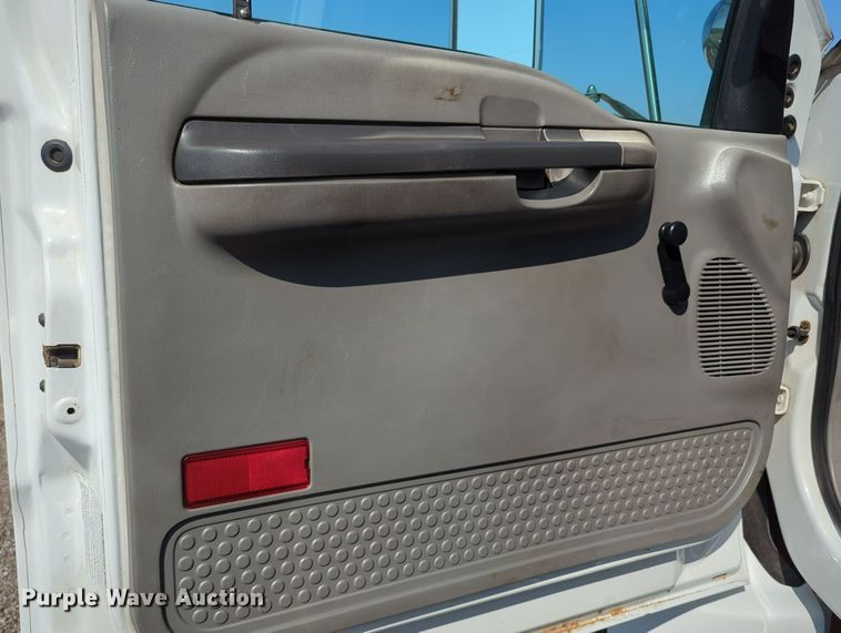 image for item KW9040 2005 Ford F750 Super Duty  bucket truck