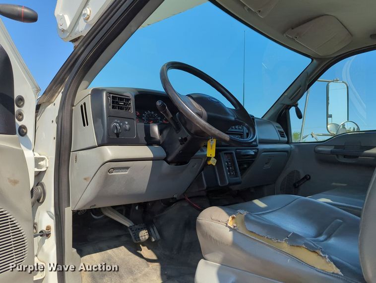 image for item KW9040 2005 Ford F750 Super Duty  bucket truck