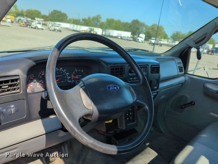 image for item KW9040 2005 Ford F750 Super Duty  bucket truck