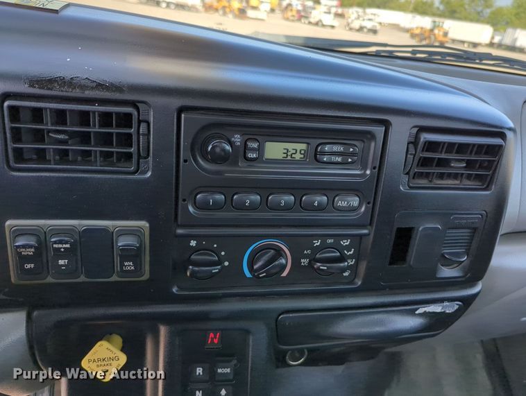 image for item KW9040 2005 Ford F750 Super Duty  bucket truck