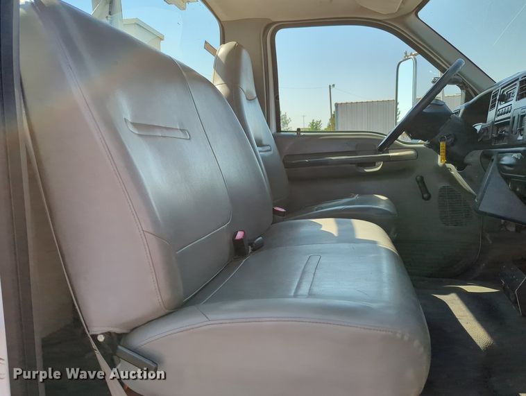 image for item KW9040 2005 Ford F750 Super Duty  bucket truck