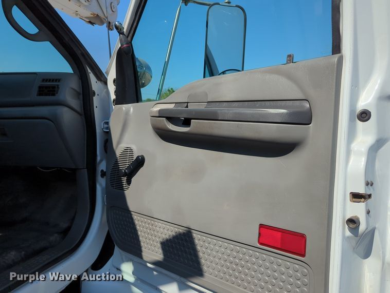 image for item KW9040 2005 Ford F750 Super Duty  bucket truck