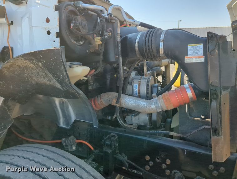 image for item KW9040 2005 Ford F750 Super Duty  bucket truck