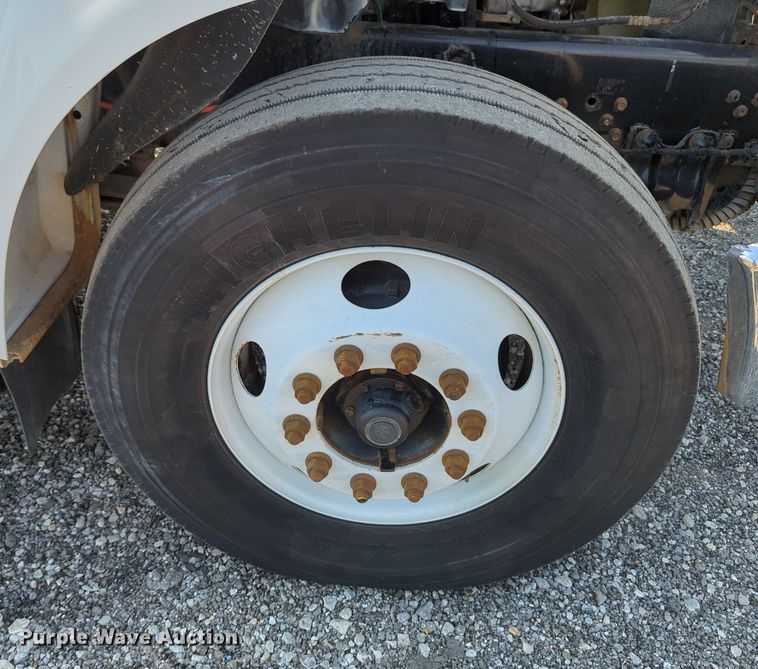 image for item KW9040 2005 Ford F750 Super Duty  bucket truck