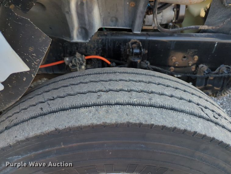 image for item KW9040 2005 Ford F750 Super Duty  bucket truck