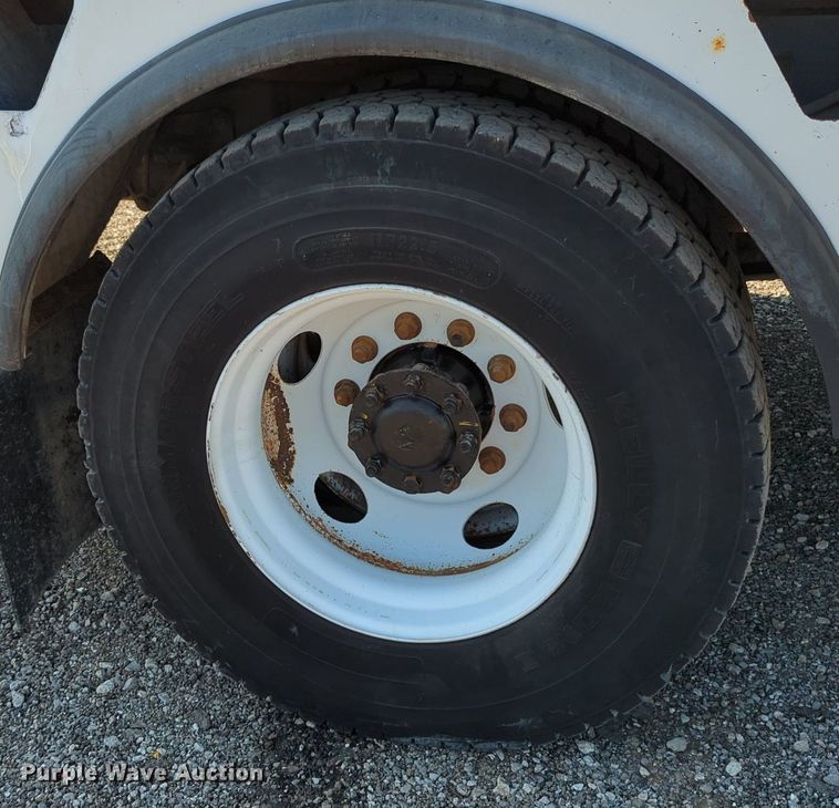 image for item KW9040 2005 Ford F750 Super Duty  bucket truck