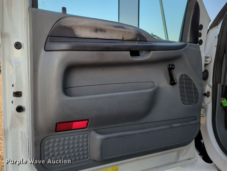 image for item KW9050 2006 Ford F750 Super Duty  box truck