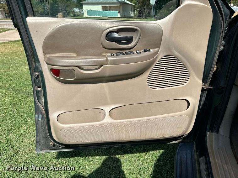 image for item KX9759 2001 Ford F150  SuperCrew pickup truck