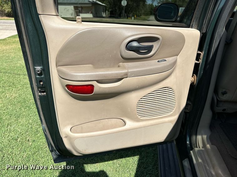 image for item KX9759 2001 Ford F150  SuperCrew pickup truck