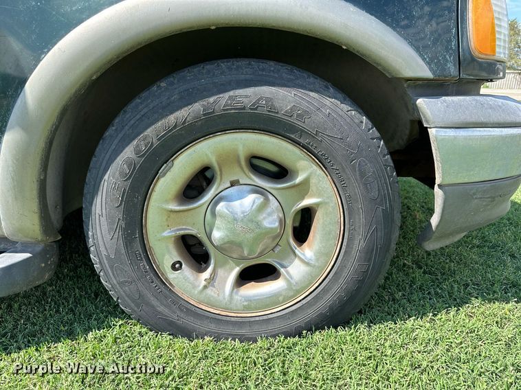 image for item KX9759 2001 Ford F150  SuperCrew pickup truck