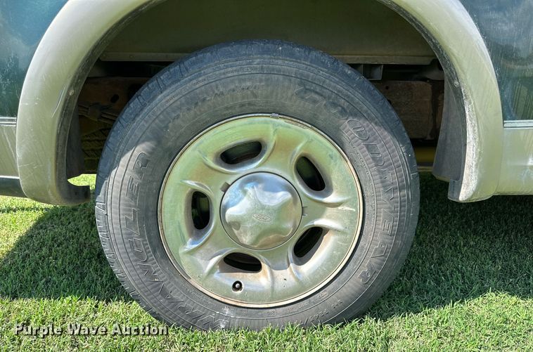 image for item KX9759 2001 Ford F150  SuperCrew pickup truck