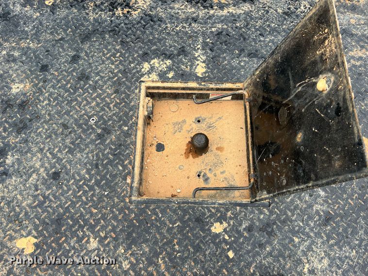 image for item LF9479 2015 Ford F250 Super Duty XLT  SuperCab flatbed pickup truck