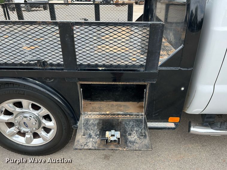 image for item LF9479 2015 Ford F250 Super Duty XLT  SuperCab flatbed pickup truck