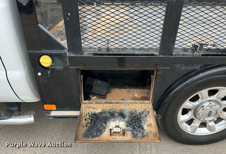 image for item LF9479 2015 Ford F250 Super Duty XLT  SuperCab flatbed pickup truck